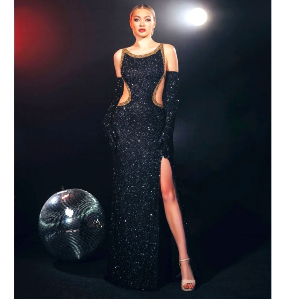 NWT Chic & Holland Hand Beaded Sequin Couture Cut-Out Formal Evening Prom Gown